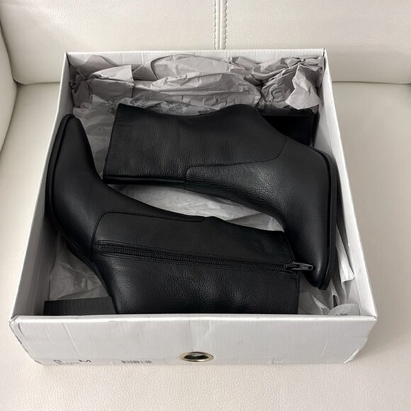 New in Box Coach and Four Silla Bootie in Black size 8 - Picture 8 of 8